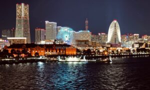 神奈川 橫濱 從國際渡輪碼頭大橋上看過去的紅磚倉庫與港未來